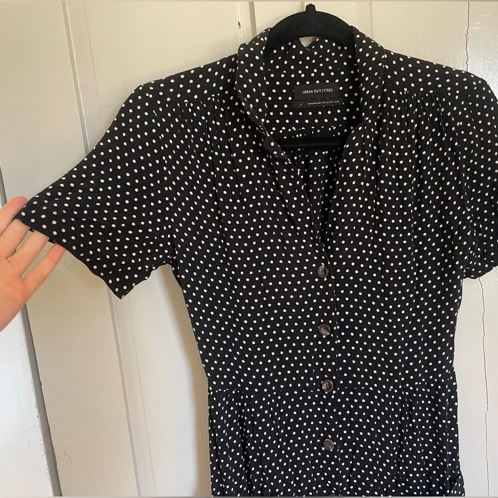 Urban Outfitters Black and White Polka Dot Notched Collar Midi Dress Flowy Cute - Picture 5 of 7